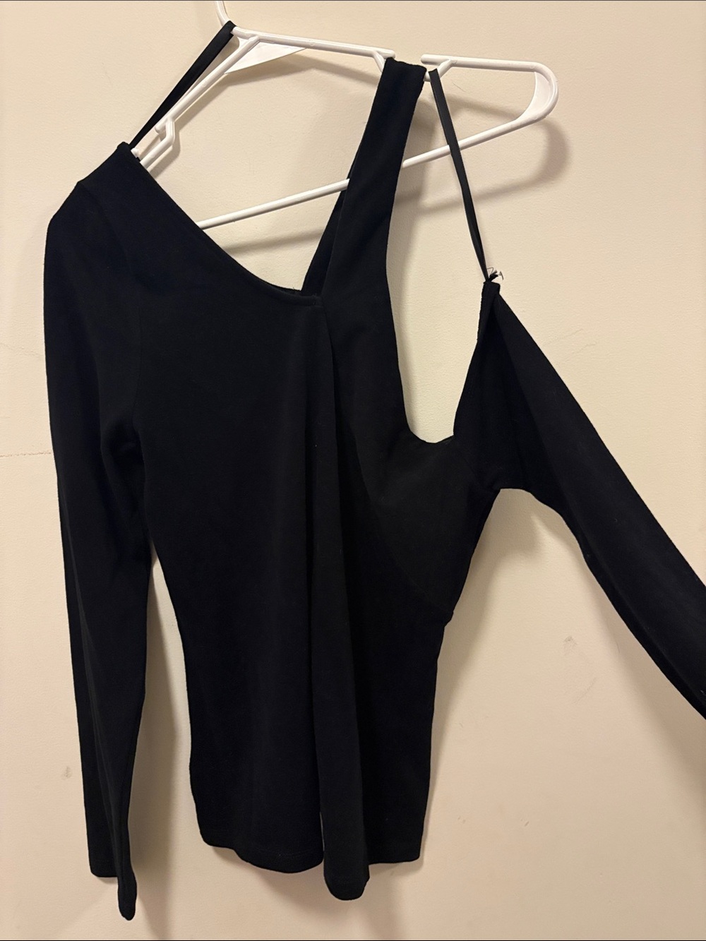 Doe & Rae Black Asymmetric Long-Sleeve One-Shoulder Top